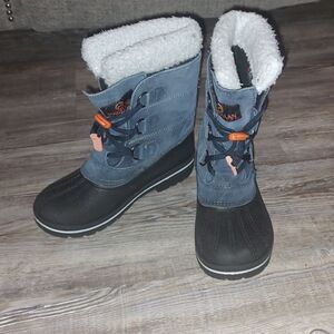 Magellan Outdoors Thinsulate Duck Water resistant Boots Sz 3 Youth Blue Suede